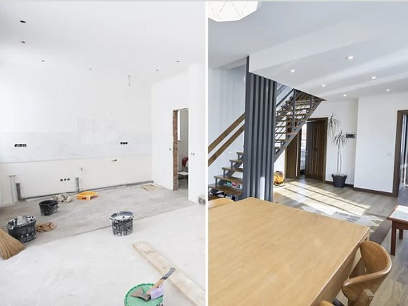 Salón y cocina de un piso durante la obra y después de la reforma, con mesa de madera y escalera